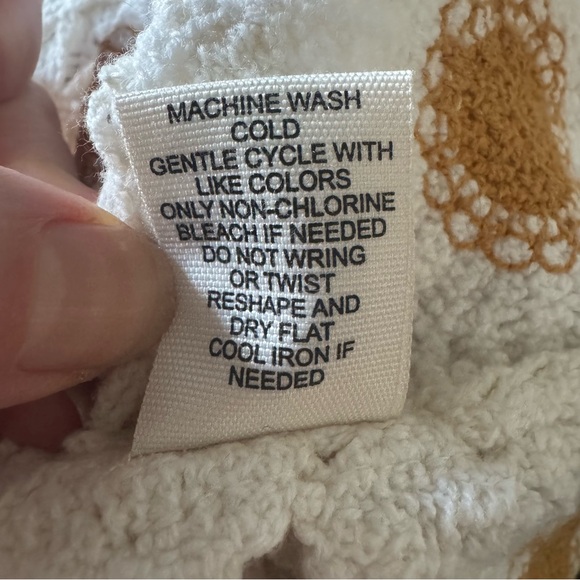 Moon & Madison White and Gold Daisy Crochet Cardigan Women’s size M - Picture 7 of 7